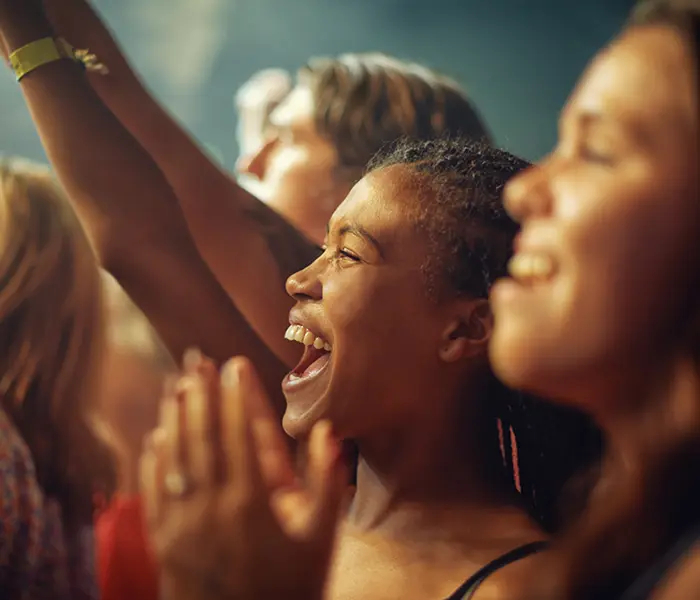 Photo of a concert in a theater, supported by the Petrobras Cultural program.